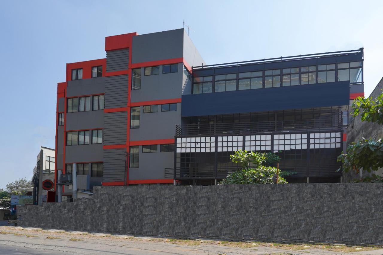 Avi Hotel Surabaja Zewnętrze zdjęcie