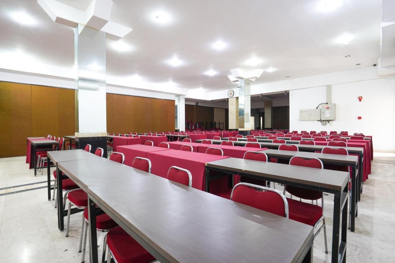 Avi Hotel Surabaja Zewnętrze zdjęcie
